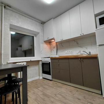 Ґарета Джонса вул. (Сімї Хохлових), 1