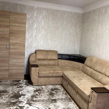 Йорданська вул. (Лайоша Гавро), 4