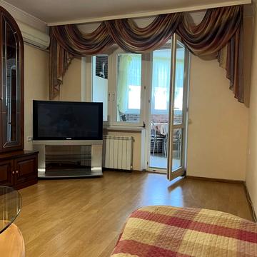 Володимира Івасюка просп. (Героїв Сталінграду), 60