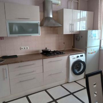 Зоопаркова вул., 3