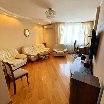 Дніпровська набережна вул., 23