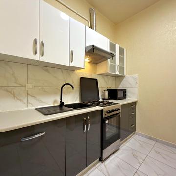 Олени Степанівни вул. (Ленінградська), 30