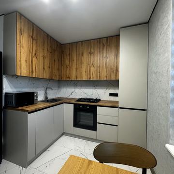 Степана Бандери вул., (Будинок 4)