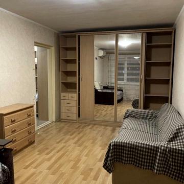 Незалежності вул., 16