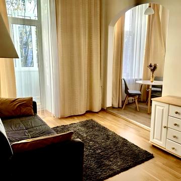 Десятинна вул., 1/3