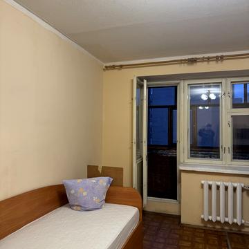 Анни Ахматової вул., 3