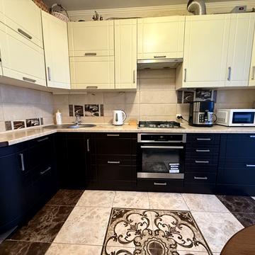 Пилипа Орлика вул., 1