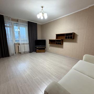 Саперно-Слобідська вул., 10