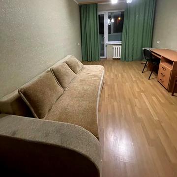 Квітки Цісик вул. (Гулі Корольової), 13