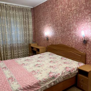 Богдана Хмельницького просп. (Героїв Сталінграда), 4-Б