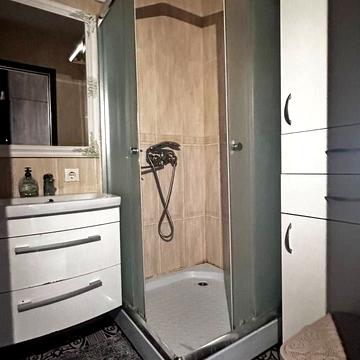 Набережна Перемоги вул., 42