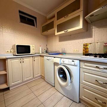 Вацлава Гавела бульв. (Івана Лепсе), 93/24