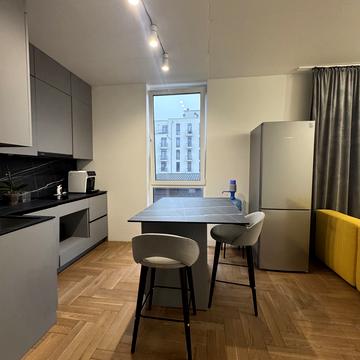 Пасічна вул., 166