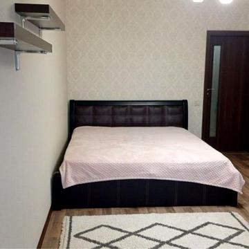 Драгоманова вул., 2