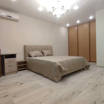 Академіка Степана Рудницького вул., 21