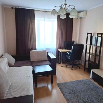 Ревуцького вул., 5