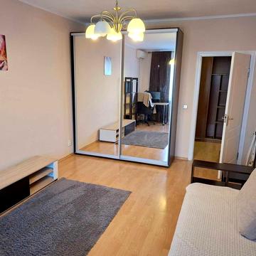 Ревуцького вул., 5