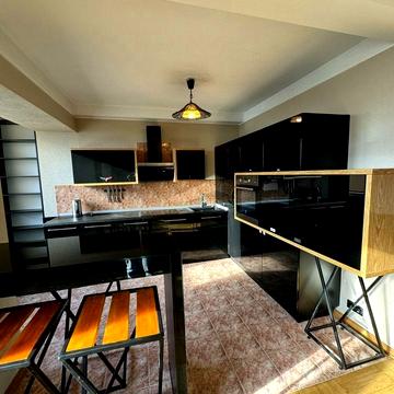 Микільсько-Ботанічна вул., 6/8