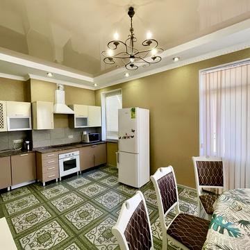 Ділова вул. (Димитрова), 4