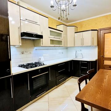 Варшавська вул., 60