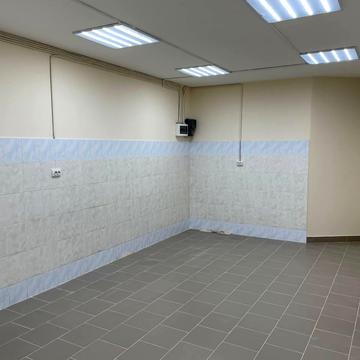 Космонавтів вул., 48