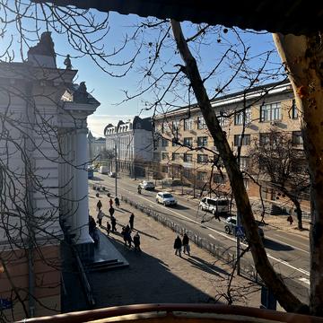 Театральна вул., 11