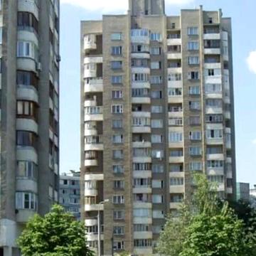 Дарницький бульв., 1