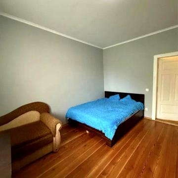 Івана Франка вул., 125