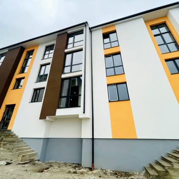 Пилипа Орлика вул., 16