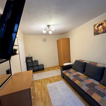 Деміївська вул., 35