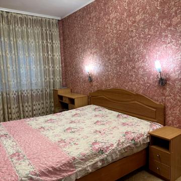 Богдана Хмельницького просп. (Героїв Сталінграда), 4-Б