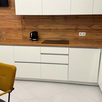 Кадетський Гай вул., 10