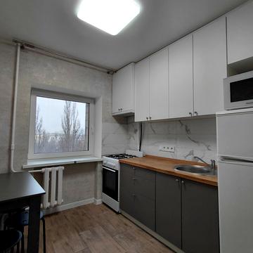 Ґарета Джонса вул. (Сімї Хохлових), 1