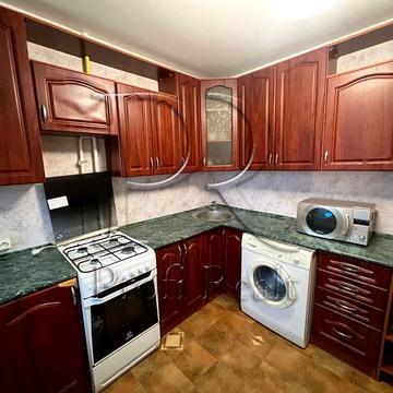 Мілютенка вул., 17