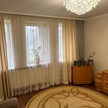 Тролейбусна вул., 18