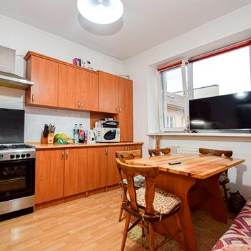 Леся Курбаса вул., 7