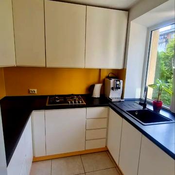 Івана Пулюя вул., 4