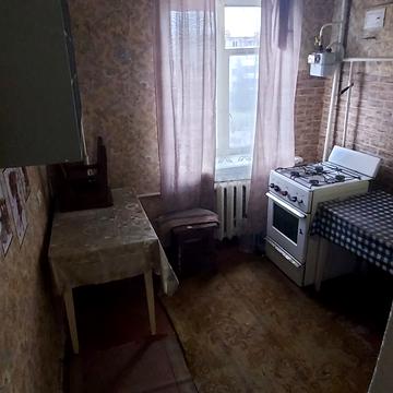 Космонавтів вул., 73