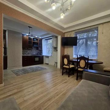 Володимира Вернадського вул. (Дзержинського), 18