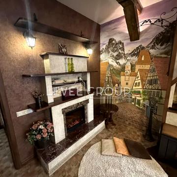 Дмитрівська вул., 80