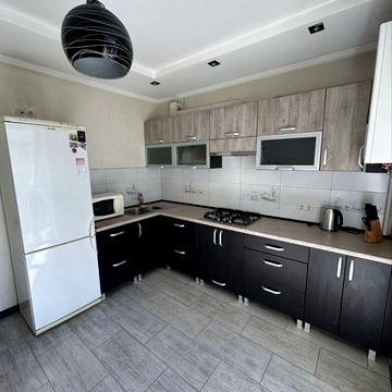 Залізнична вул., 31