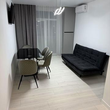 Угорська вул., 14є