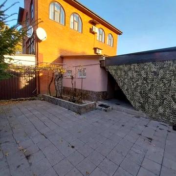 Глобинська, 40