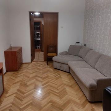 Ялтинська вул., 24/23