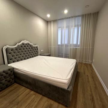 Богдана Хмельницького вул., 76