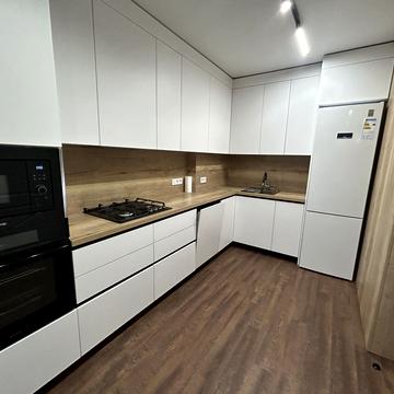 Богдана Хмельницького вул., 76