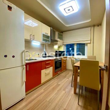 Набережна Перемоги вул., 98