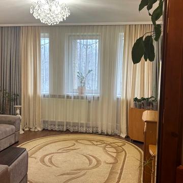 Тролейбусна вул., 18