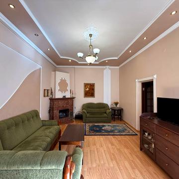 Героїв Майдану вул. (Гвардійська), 18