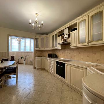 Срібнокільська вул., 22